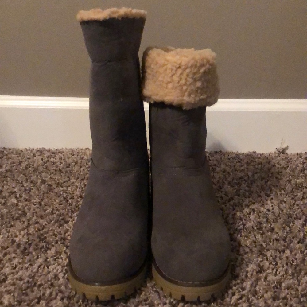Snow Boots - Picture 3 of 4
